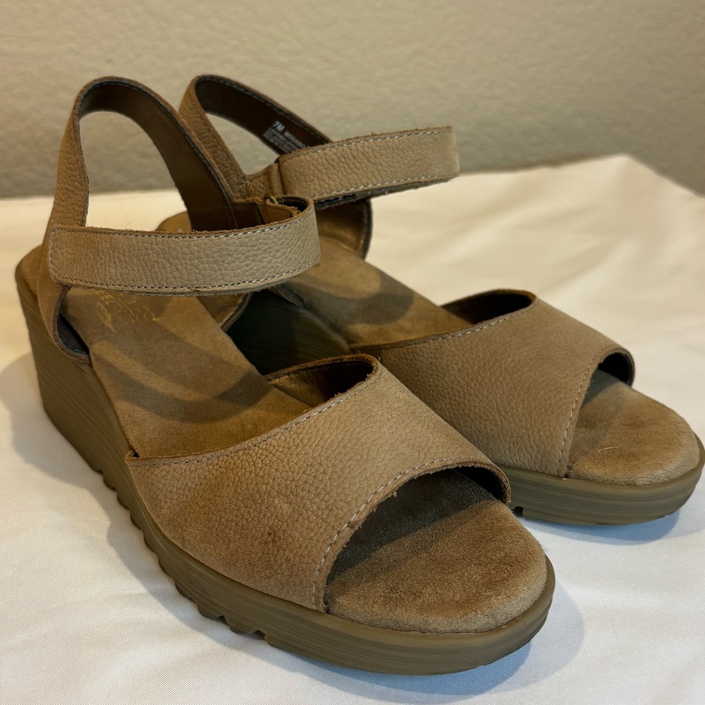 Aerosoles Women's Size 7M Bogaboo Tan Brown Leather Wedges Sandal Shoe